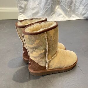 Ugg Australia Girls' Brown Camo Boots, Size 3 US